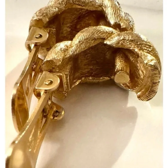 Vintage Christian Dior Gold Tone Rhinestone Clip - Picture 9 of 9